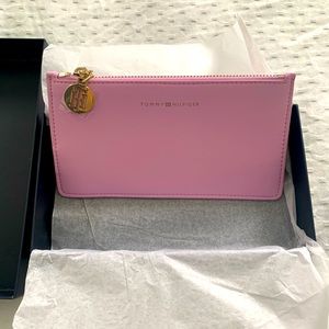 Tommy Hilfiger slim wallet with zip